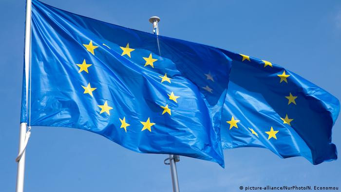 ЕС начнет вносить в черный список туристические фирмы, перевозящие мигрантов – СМИ