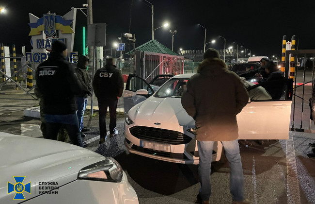 Група українців допомагала росіянам отримувати громадянство ЄС за 5 тисяч євро