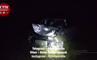 ДТП під Києвом: автомобілі розкидало по дорозі, відео