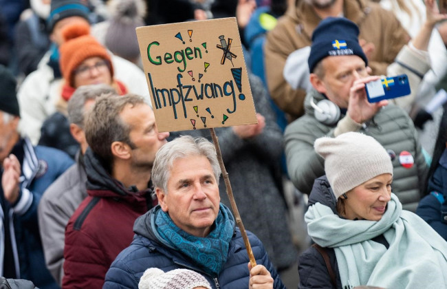 «Предотвратить причинение вреда другим»: справедливо ли европейские страны выделяют непривитых