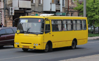 В Кременчуге пьяный мужчина устроил дебош в маршрутке