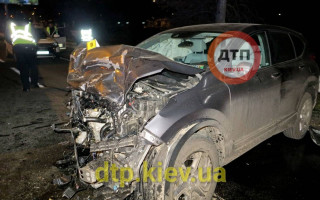 В Киеве пьяный водитель смял четыре авто: фото