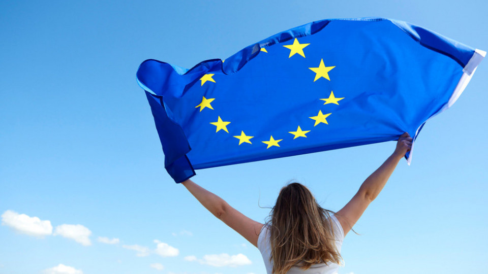 ЕС разрешит въезд переболевшим COVID и привитым: названа дата