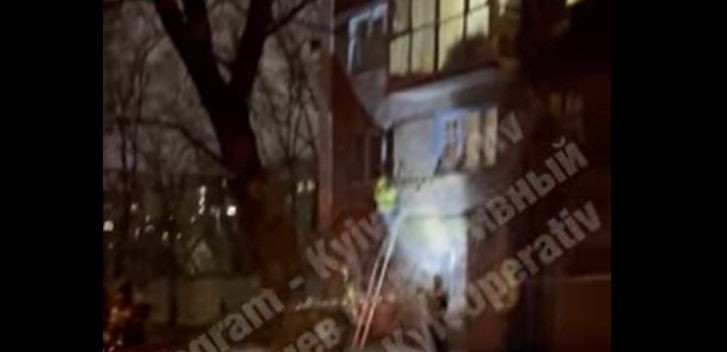 В Киеве произошел взрыв в жилом доме, видео