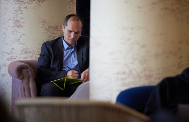 Зеленский обвинил журналиста Бутусова в смертях на Донбассе