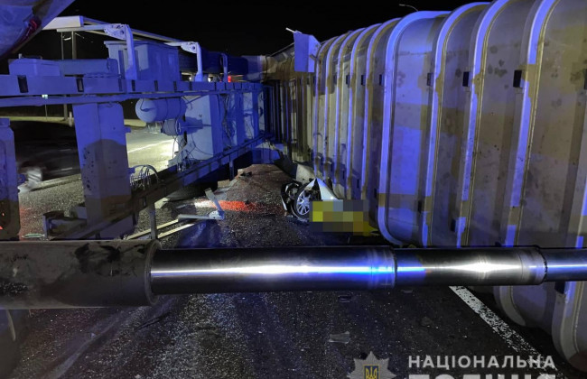 В Харькове грузовик раздавил людей: опубликовали ужасные кадры ДТП