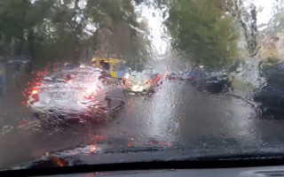 Водителям сообщили, как безопасно ездить во время дождливой погоды