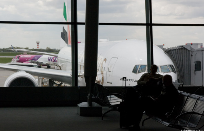 Вернулся назад в Киев: самолет не смог приземлиться в Одессе