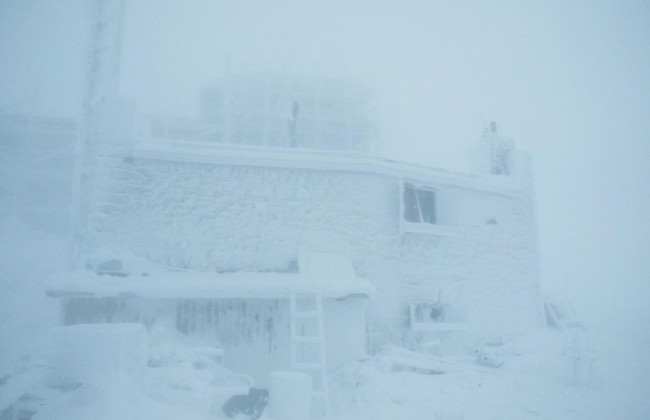 В Карпаты пришла зима: горы засыпает снегом