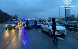 В Киеве столкнулись пять авто: пробки не избежать