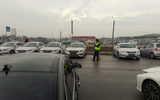 В Киеве на муниципальных парковках орудуют «черные» парковщики