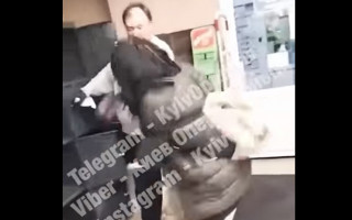 В Киеве девушка дала отпор охраннику, который заподозрил ее в краже