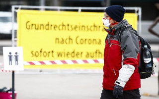 Конституционный суд Германии признал законным запрет на выход из дома