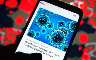 Стало известно, когда появится вакцина от штамма коронавируса «Омикрон»