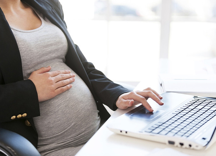 В Україні можуть прибрати жорсткі заборони для праці жінок і посилити захист вагітних