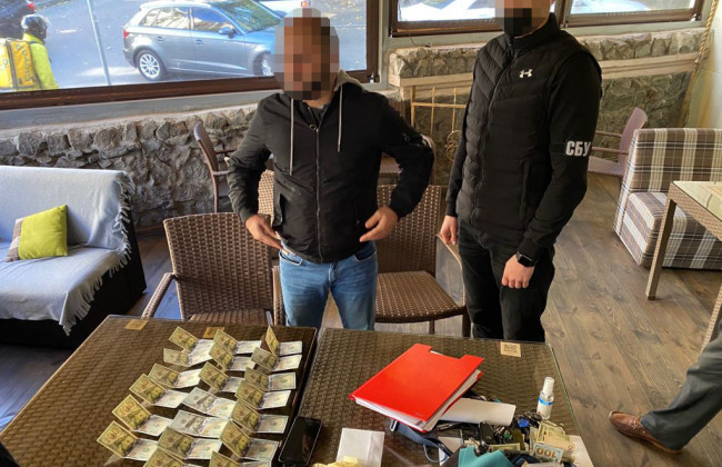 За хабар обіцяв «закрити очі» на порушення при реконструкції: перед судом постане посадовець КМДА