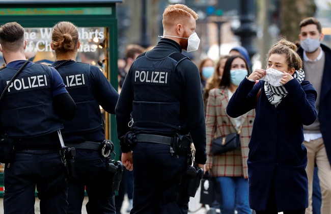 Германия хочет ввести обязательную вакцинацию: непривитые не смогут зайти в магазины