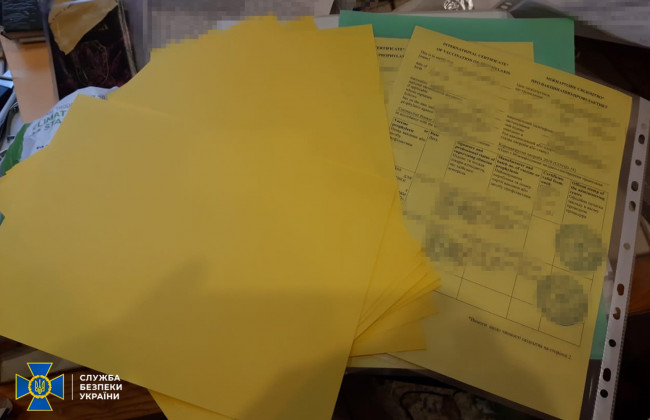 Негативний тест за 200 гривен, а COVID-сертифікат — за 1,5 тисячі: масштабні схеми підробок у Вінниці та на Буковині