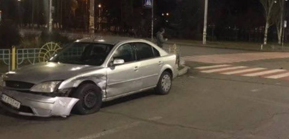Серьезное ДТП в Киеве: разбиты две машины, фото