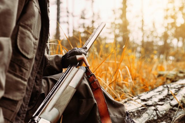 Пытался забрать ружье у браконьера: под Киевом подстрелили 19-летнего парня, фото