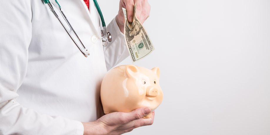 Повышение зарплат медикам в 2022 году: на сколько вырастут выплаты