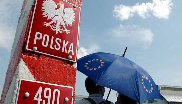 Украинцев задержали польские пограничники за пособничество мигрантам на границе с Беларусью