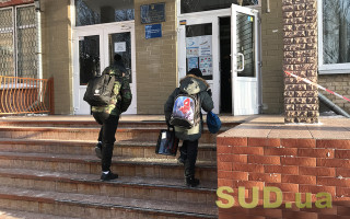На Киевщине школьники отравились странной жидкостью, которую нашли на свалке