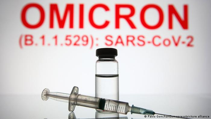 Коварный вирус: Омикрон-штамм выявили у полностью вакцинированного пациента