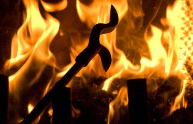 Пытал детей раскаленной кочергой: суд вынес приговор отцу из Хмельницкой области