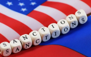 Отключение от SWIFT и «удар» по банкам: что рассматривает США на случай нападения РФ на Украину