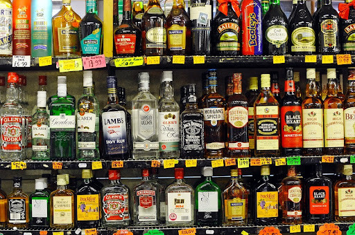 С Нового года в Украине вырастут цены на алкоголь: ощутят ли украинцы разницу