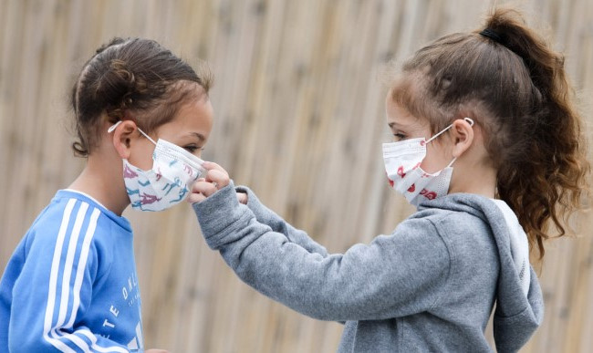 Снижает риски: как защитить ребенка от штамма «Омикрон»