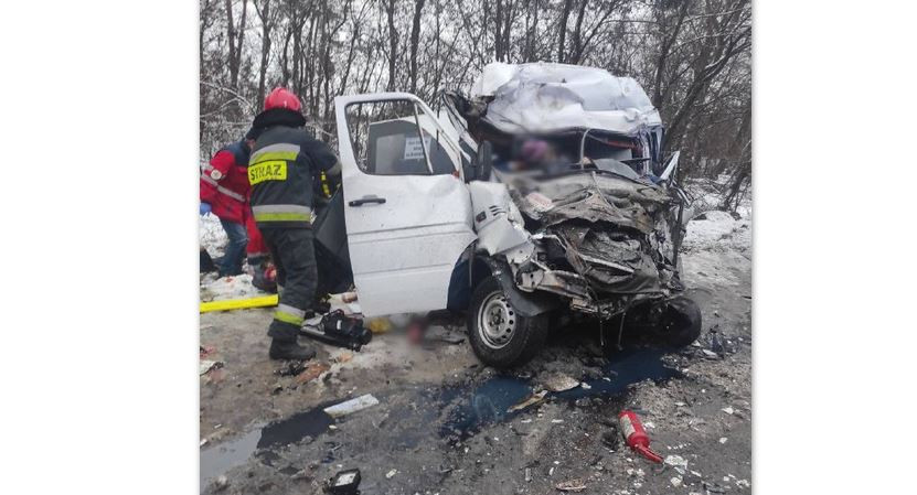 Трагедия под Черниговом: грузовик столкнулся с маршруткой, много погибших