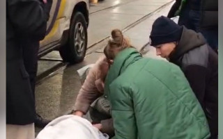 Трагедия в Киеве: маленький мальчик попал под колеса авто, видео