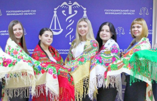 Працівниці судів долучились до святкування Всесвітнього Дня української хустки: неймовірні фото