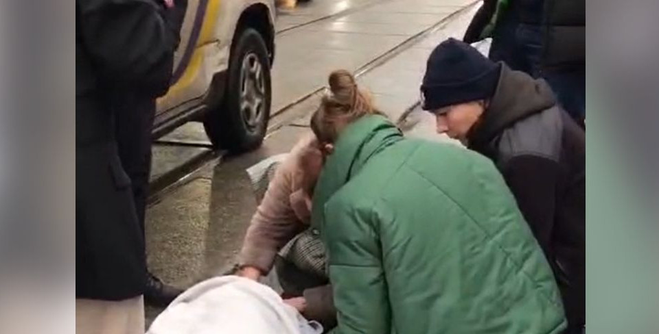 Трагедия в Киеве: маленький мальчик попал под колеса авто, видео