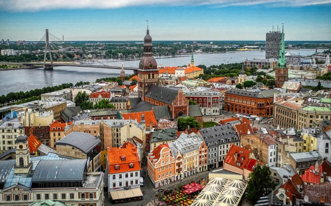 Латвия частично ослабляет карантин, но только для вакцинированных