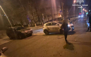 В Киеве женщина на Лексусе устроила погоню с копами, едва не убив водителя мопеда