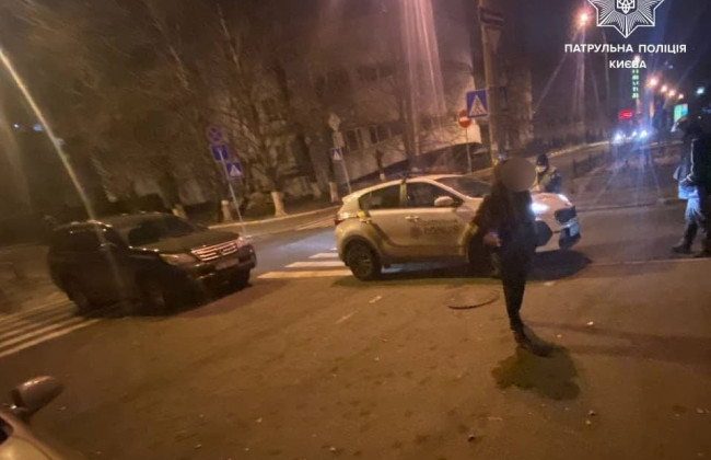 В Киеве женщина на Лексусе устроила погоню с копами, едва не убив водителя мопеда