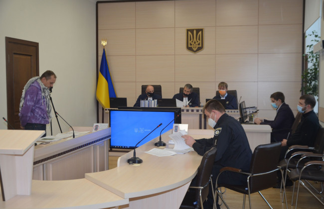 Полицейский продолжил составлять админпротокол за отсутствие маски, несмотря на просьбу об адвокате: что решил суд