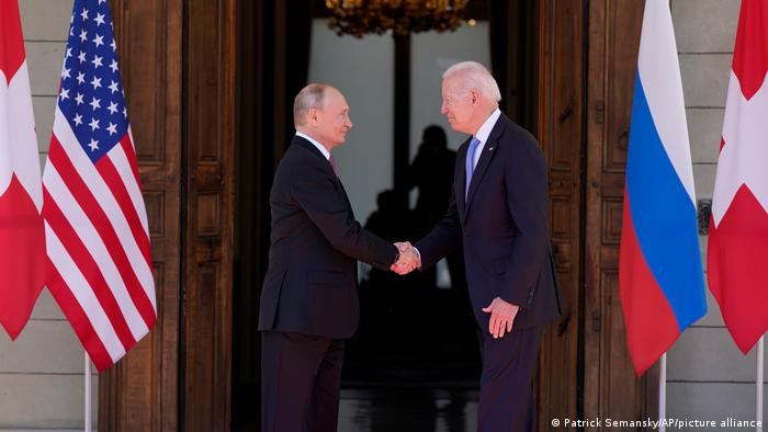 Путин договорился с Байденом обговорить вопрос расширения НАТО: детали