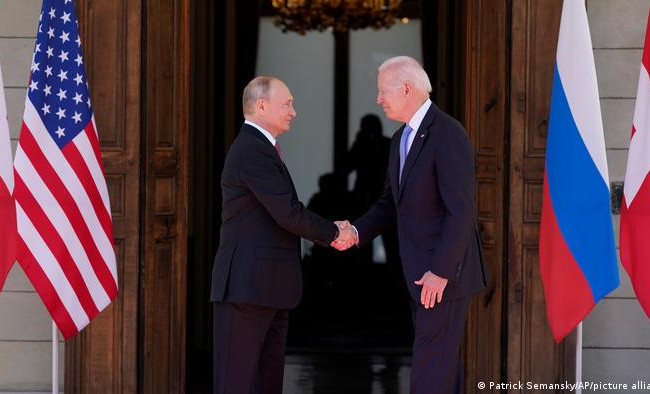 Путин договорился с Байденом обговорить вопрос расширения НАТО: детали