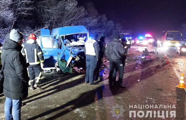 На Тернопільщині рейсовий мікроавтобус потрапив у ДТП: є постраждалі