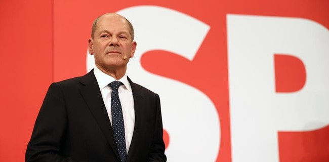 Новый канцлер Германии пригрозил России последствиями в случае вторжения в Украину