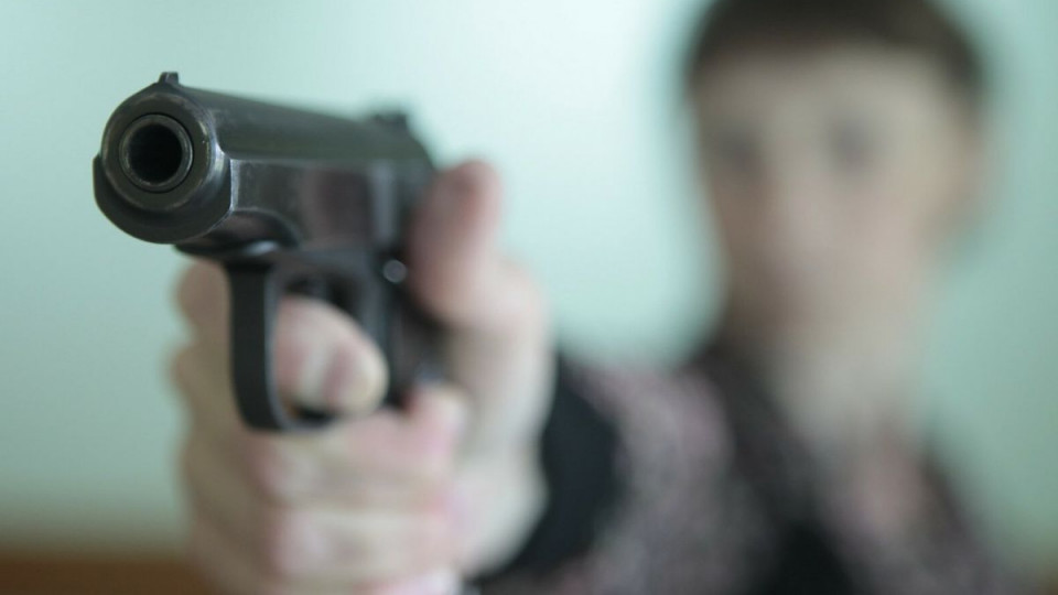 Стрелял «ради прикола»: в Мелитополе школьник ранил одноклассника из пистолета