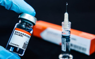 Стало известно, подходит ли вакцина Coronavac для бустерной дозы