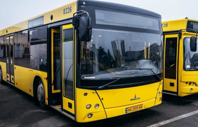 В Киеве водитель общественного транспорта выгнал пассажирку за отказ надевать маску