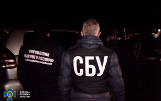 СБУ затримала підозрюваного в підпалі автівки журналіста на Закарпатті