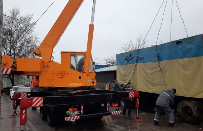 В Киеве напали на коммунальщиков во время демонтажа МАФов, видео