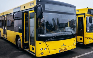 В Киеве водитель общественного транспорта выгнал пассажирку за отказ надевать маску